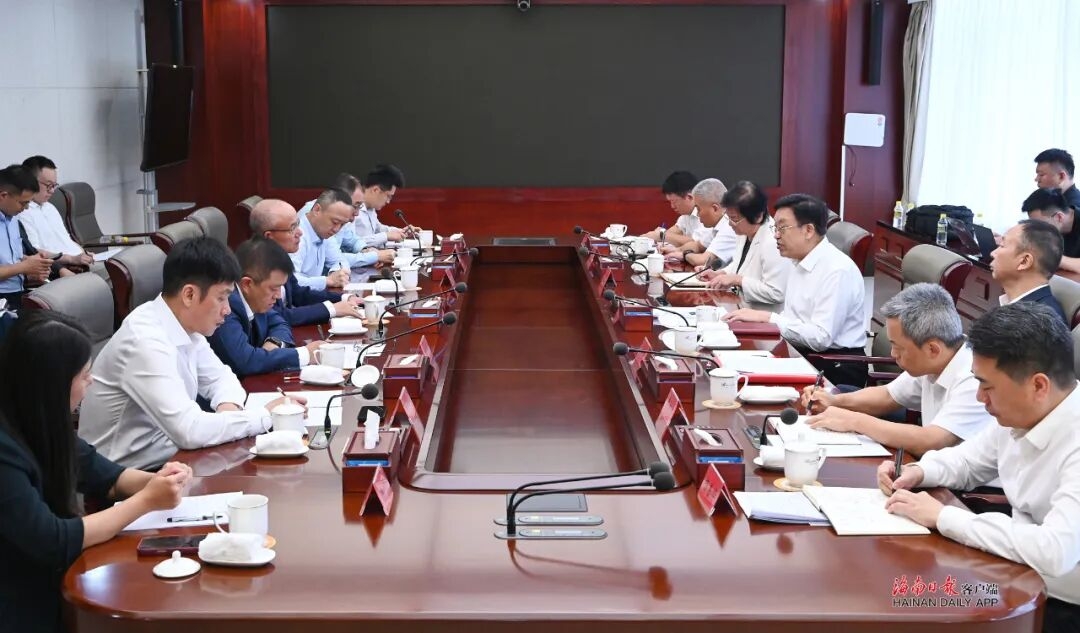 海南省委书记冯飞与复星国际董事长郭广昌一行举行会谈
